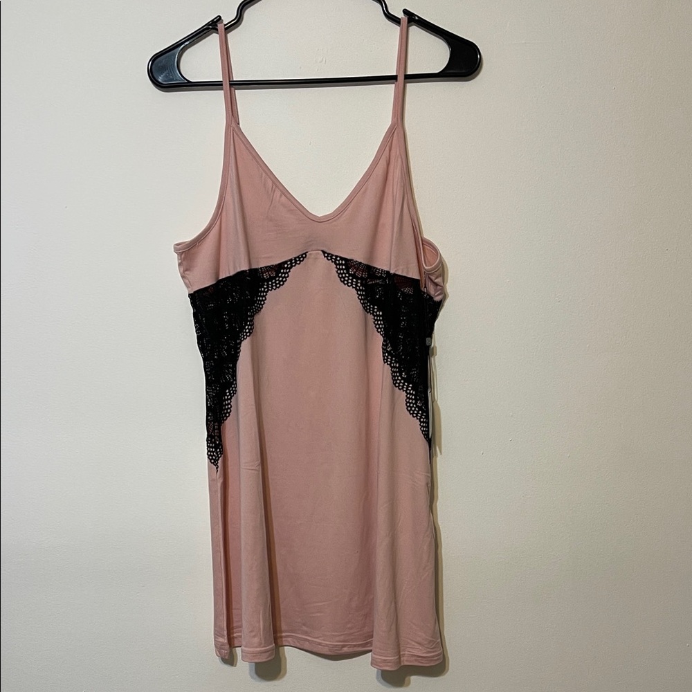 Laundry By Shelli Segal Pastel Pink nightgown with Black Lace